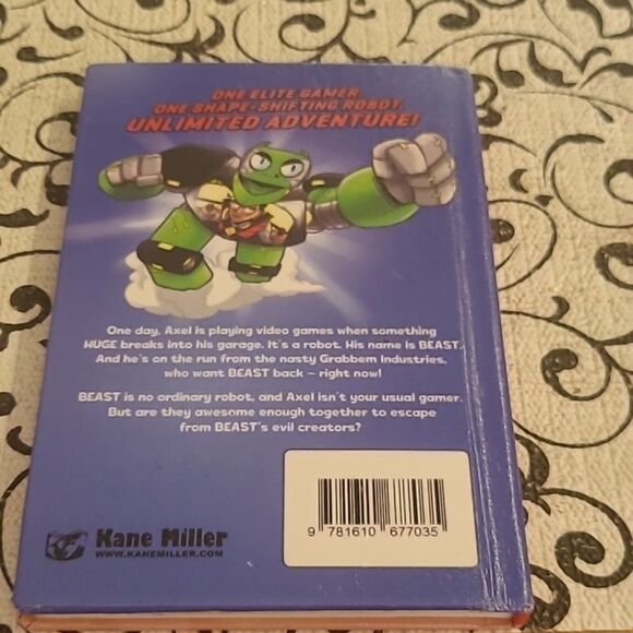 Axel & Beast Book - Picture 2 of 3